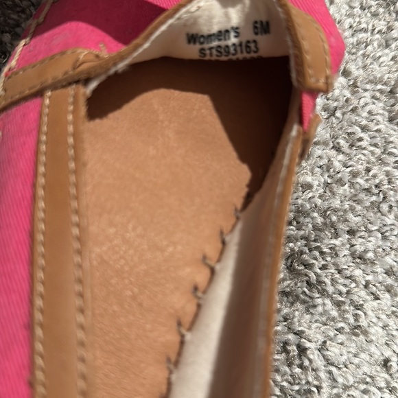 New pink Sperry Top-siders. Size 6 - Picture 4 of 7